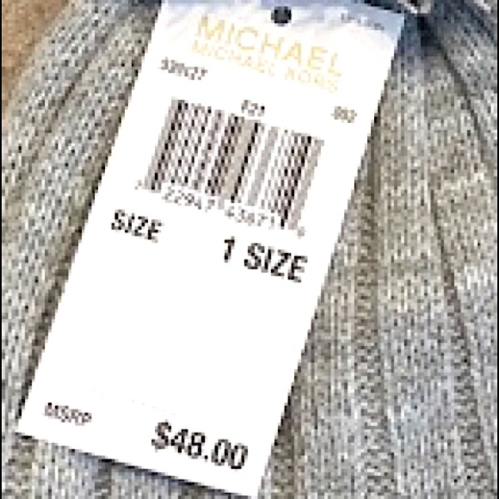 🆕🔥MK SUPER CUTE GRAY&WHITE KNITTED BEANIE&MK EMBLEM IN SILVER AT THE BOTTOMNWT - Picture 6 of 7